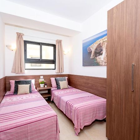 Islet Promenade Seafront Apartment With Large Corner Terrace By Getawaysmalta St. Paul's Bay Ngoại thất bức ảnh