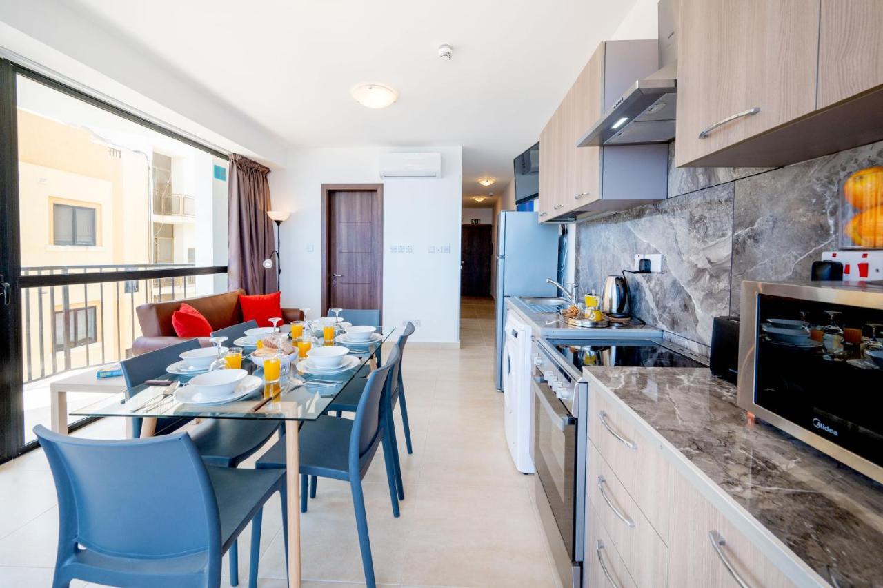 Islet Promenade Seafront Apartment With Large Corner Terrace By Getawaysmalta St. Paul's Bay Ngoại thất bức ảnh