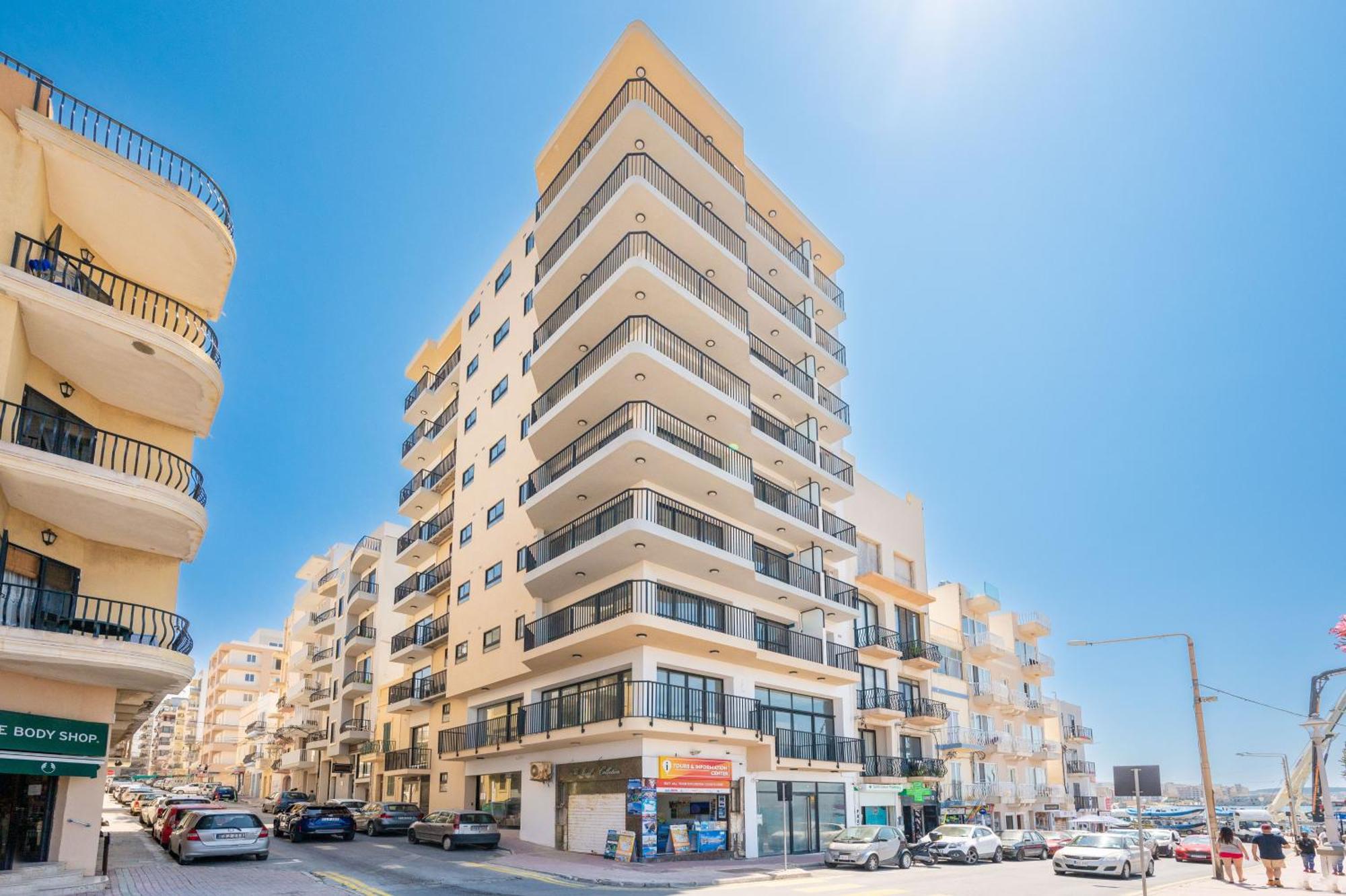 Islet Promenade Seafront Apartment With Large Corner Terrace By Getawaysmalta St. Paul's Bay Ngoại thất bức ảnh